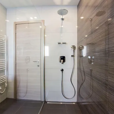 L Guest house 3*