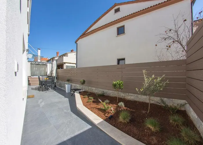 L With Private Jacuzzi Gasthof Rovinj