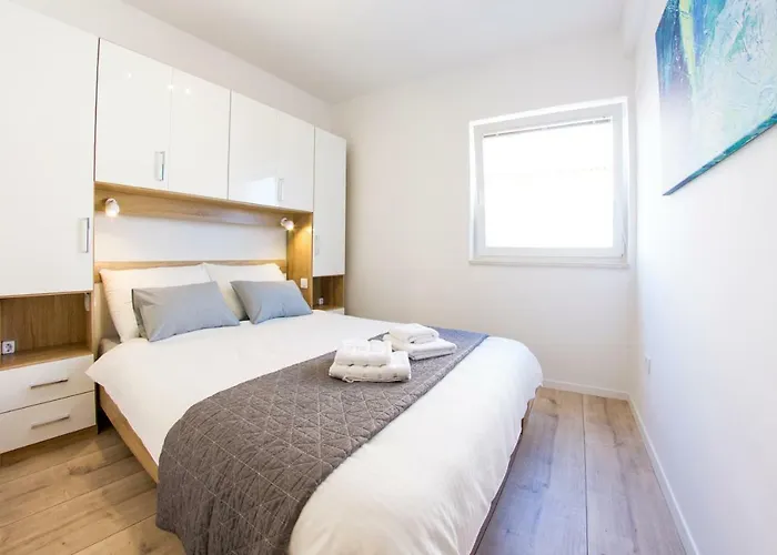 L With Private Jacuzzi 4*