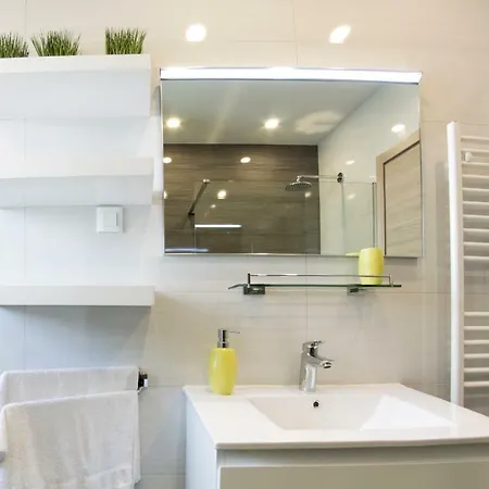 L With Private Jacuzzi 4* روفينج