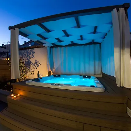 بيت ضيافة L With Private Jacuzzi