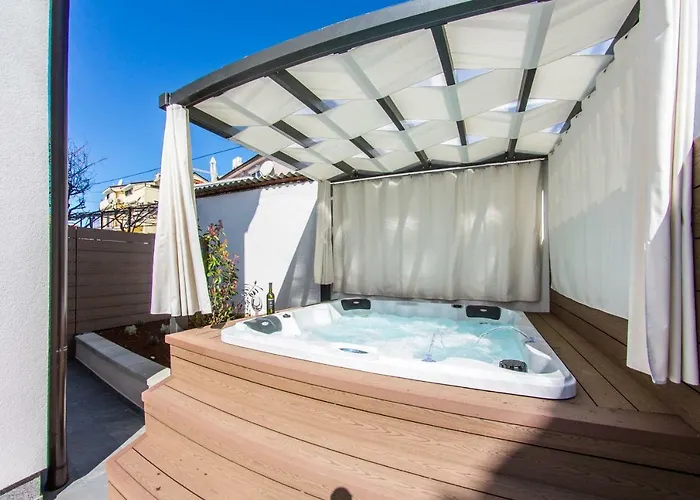 L With Private Jacuzzi Gæstehus 4*
