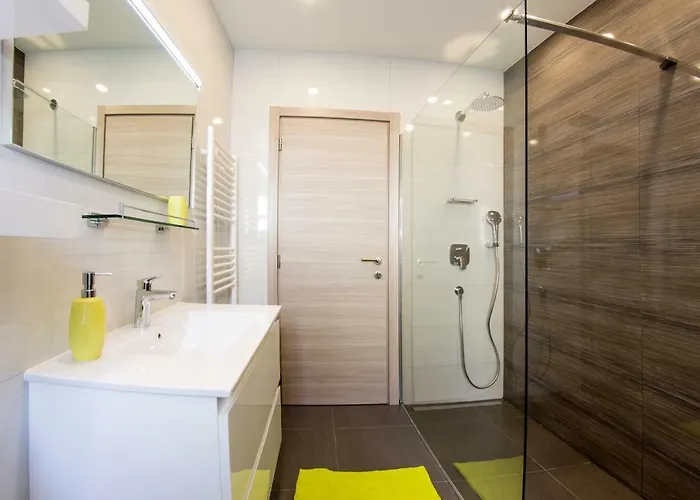 L With Private Jacuzzi Gæstehus 4*
