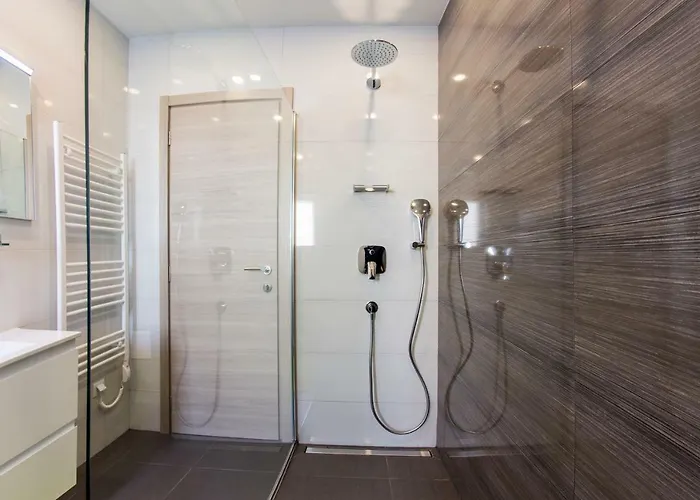 L With Private Jacuzzi Gæstehus 4*